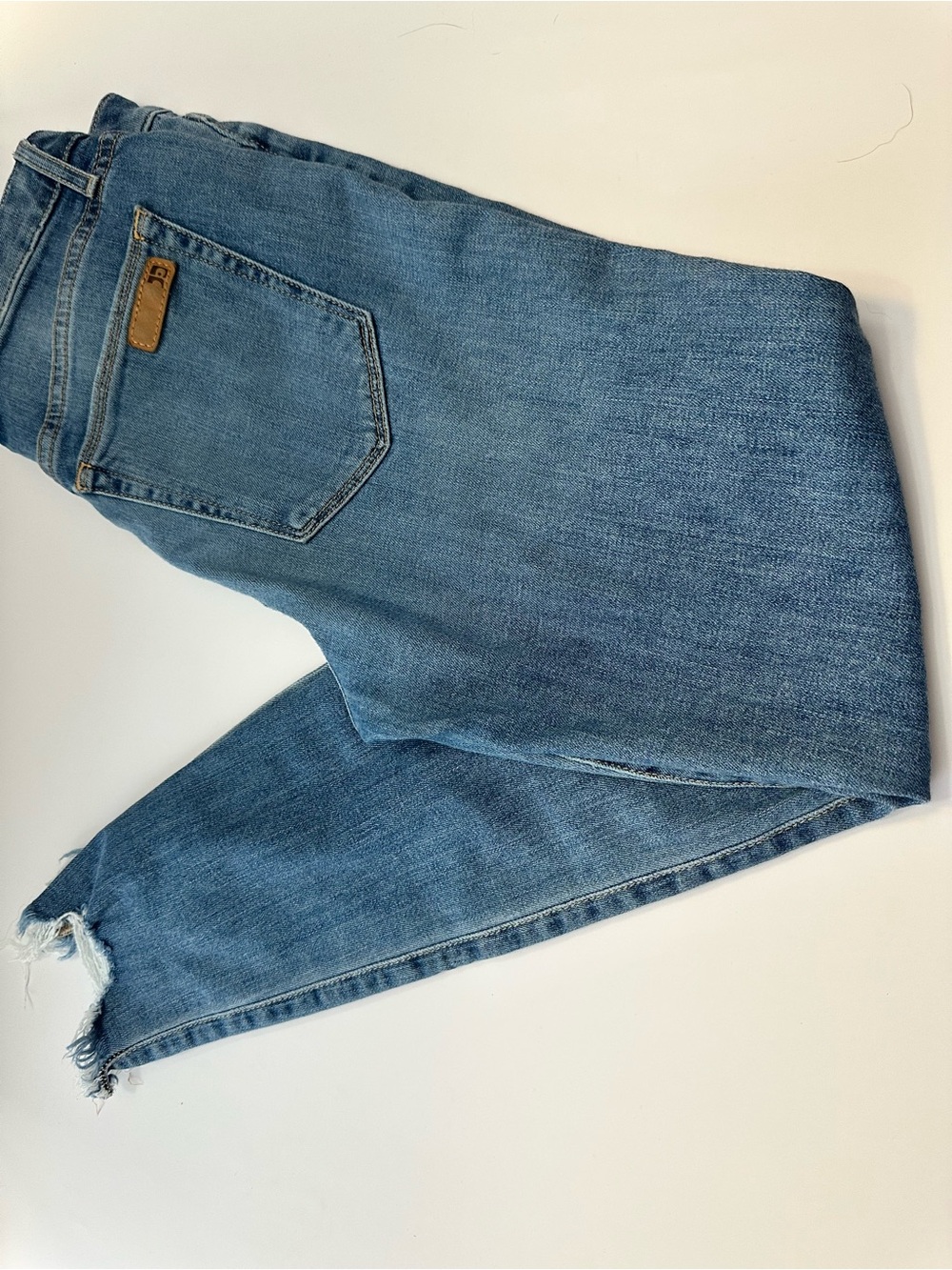 Light Wash Straight Leg Jeans - Blue